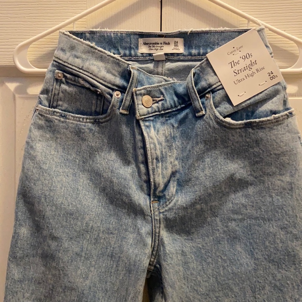 Abercrombie & Fitch Asymmetric high waist jeans.